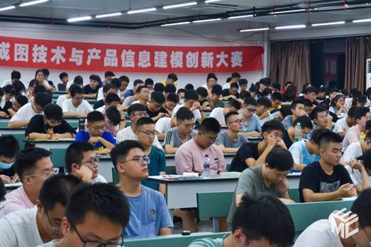 一群人在开会中度可信度描述已自动生成 一群人在开会中度可信度描述已自动生成