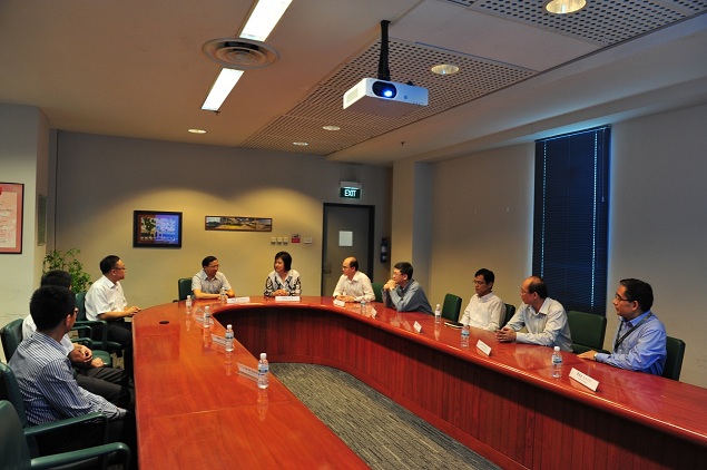 代表团在淡马锡理工公司进行交流